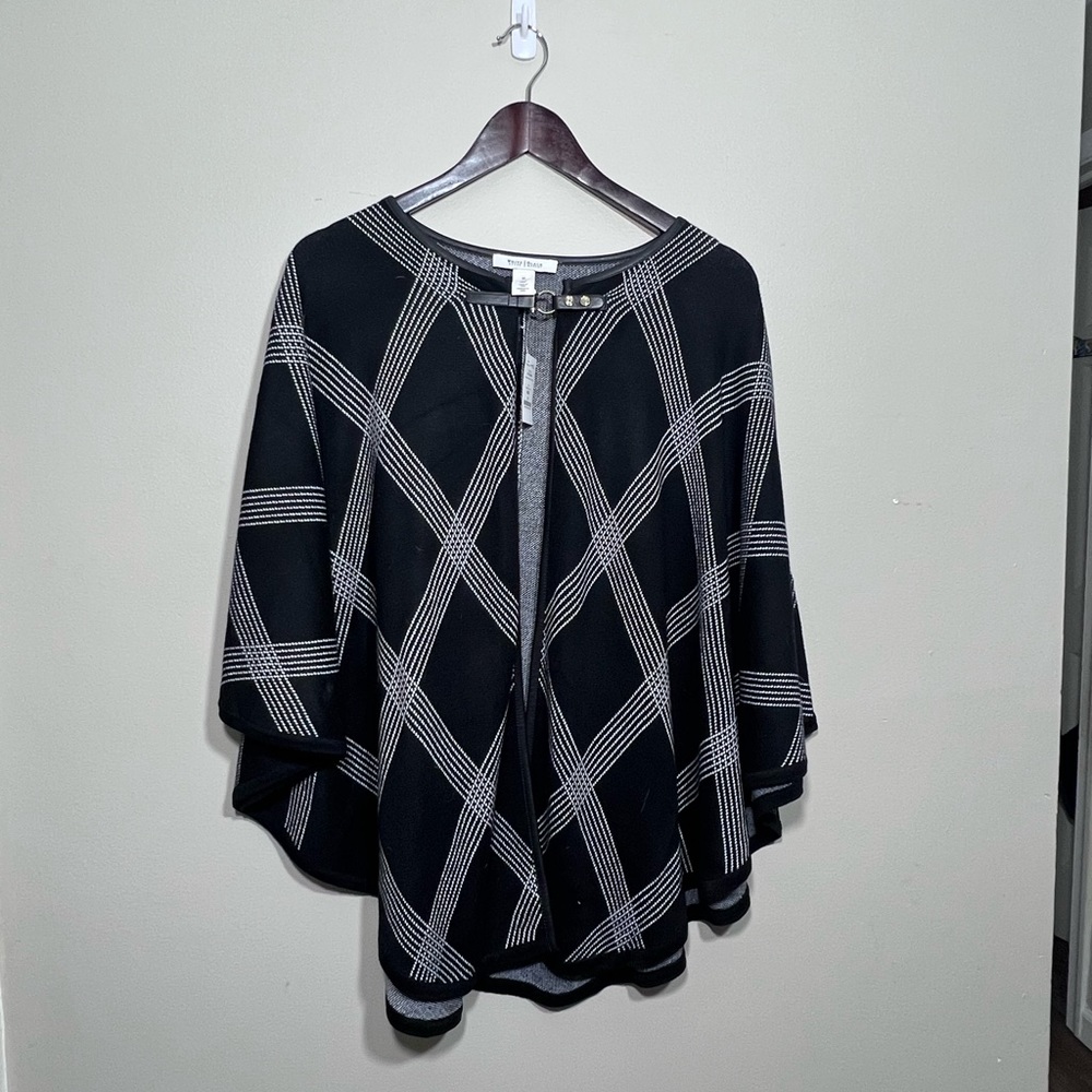 NWT WHITE HOUSE BLACK MARKET Black and White Poncho